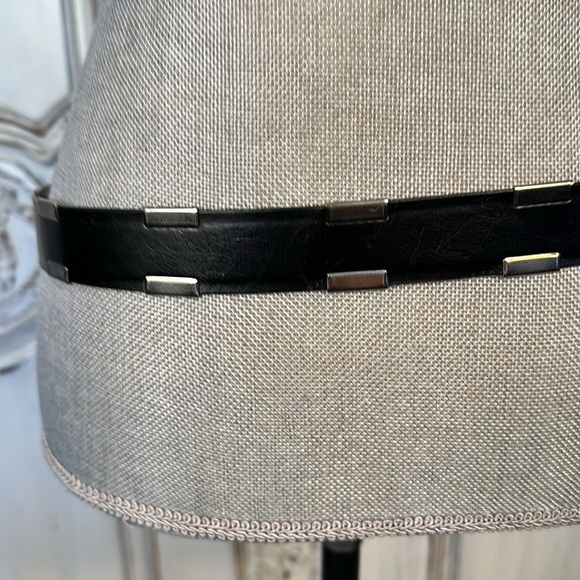Unique Silver Hardware Black Leather 1” Wide Specialty Belt Size Med-Large - Picture 3 of 7